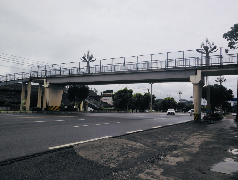 成温邛高速延伸线拱辰小学受损人行天桥修复工程顺利完工